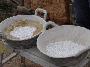 Chaux vive avant l'extinction