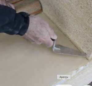 Mortier posé sur un appui